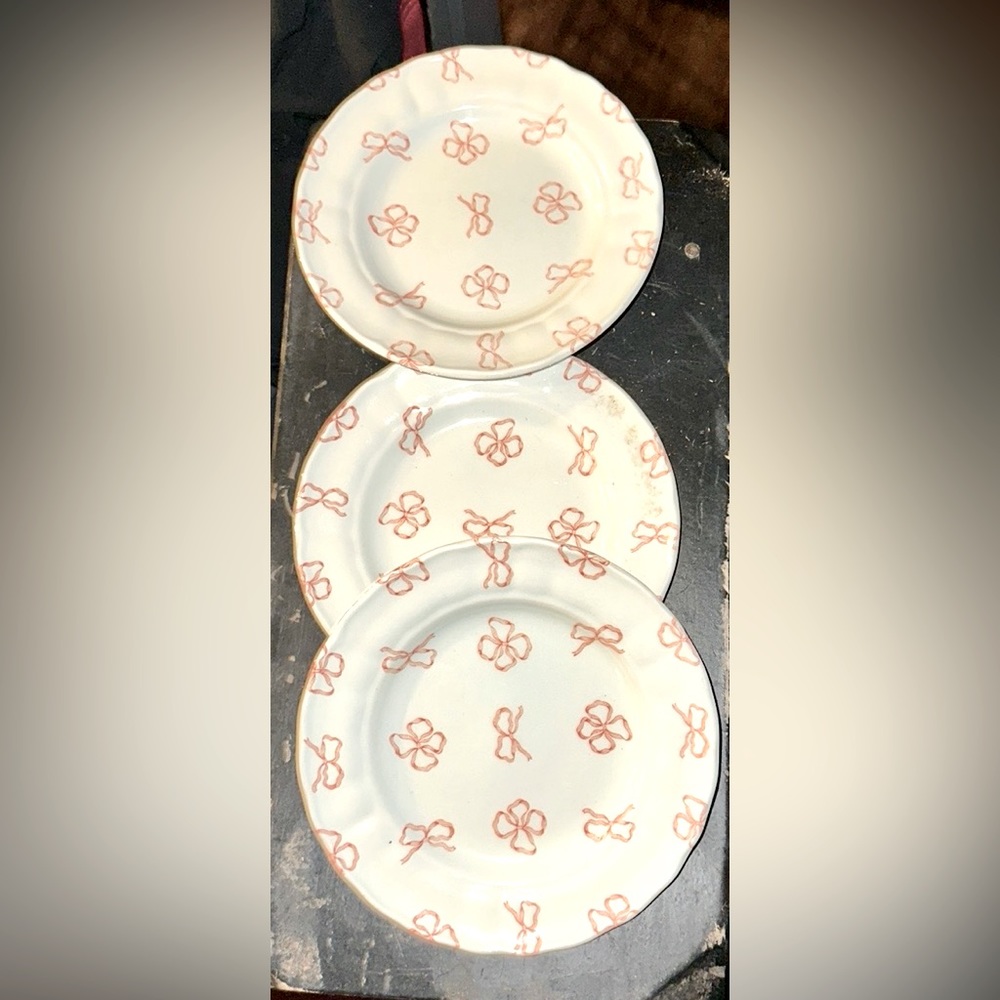 Grindley Royal Tudor Ribbons plates. Set of 3. Used but perfect condition